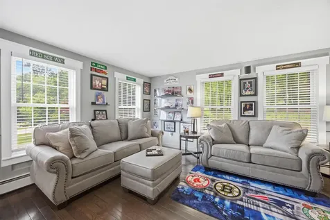 3 Faye Lane Londonderry NH 03053