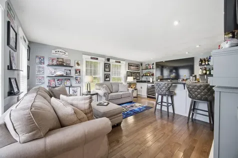 3 Faye Lane Londonderry NH 03053
