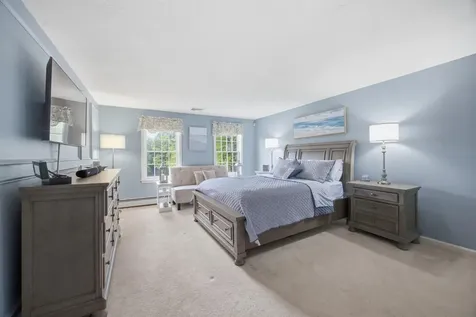 3 Faye Lane Londonderry NH 03053