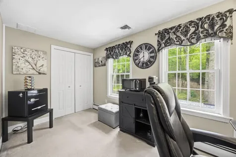 3 Faye Lane Londonderry NH 03053