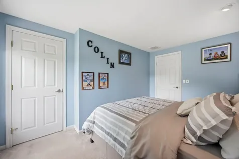 3 Faye Lane Londonderry NH 03053