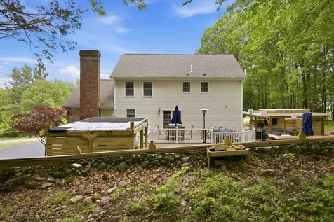 3 Faye Lane Londonderry NH 03053