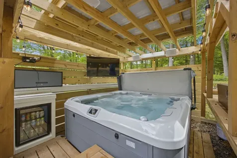 3 Faye Lane Londonderry NH 03053