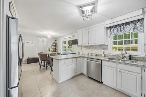 3 Faye Lane Londonderry NH 03053
