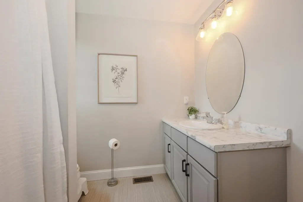 142 Brookview Drive Hooksett NH 03106