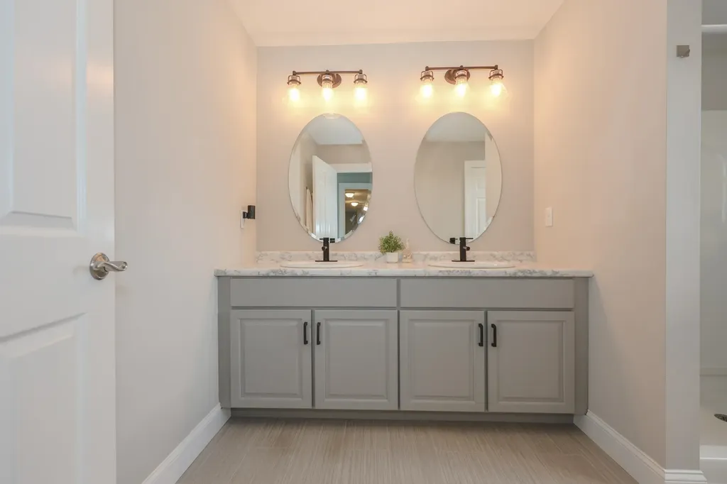 142 Brookview Drive Hooksett NH 03106