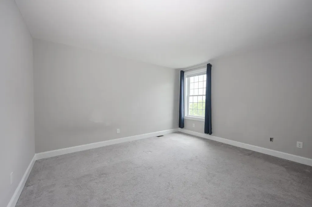 142 Brookview Drive Hooksett NH 03106