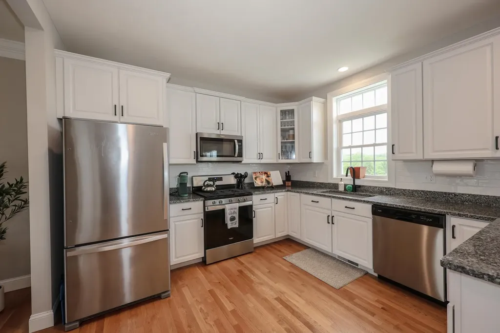 142 Brookview Drive Hooksett NH 03106