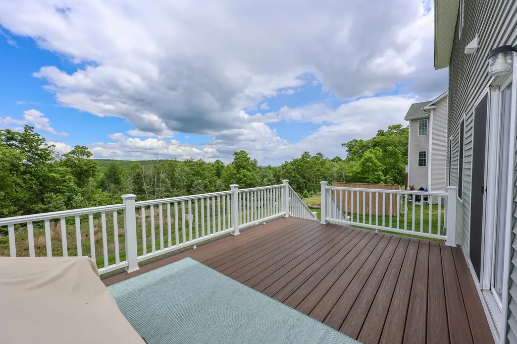 142 Brookview Drive Hooksett NH 03106
