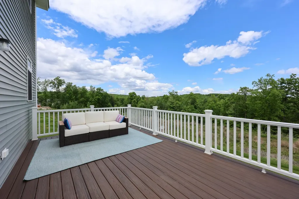 142 Brookview Drive Hooksett NH 03106