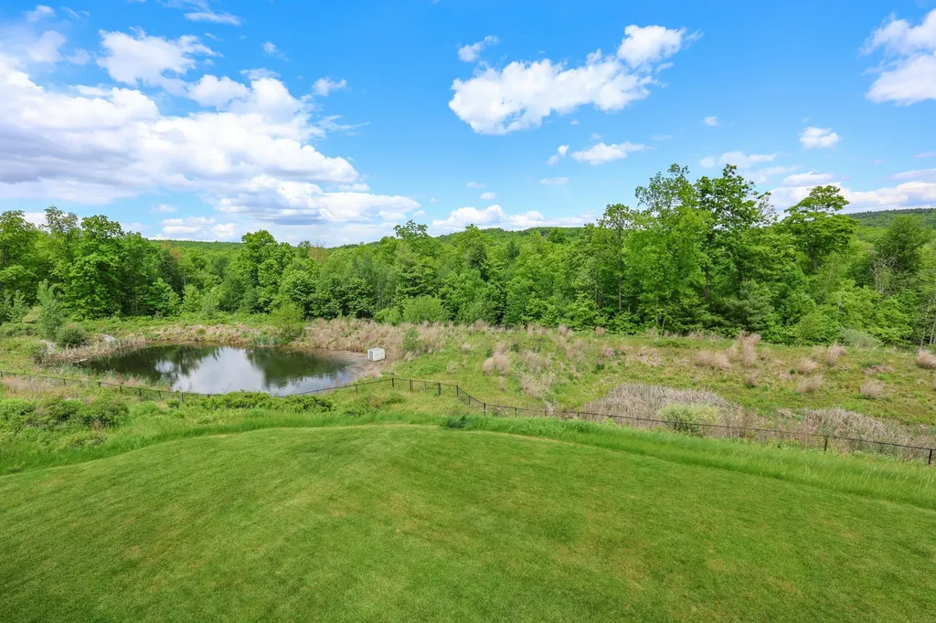 142 Brookview Drive Hooksett NH 03106
