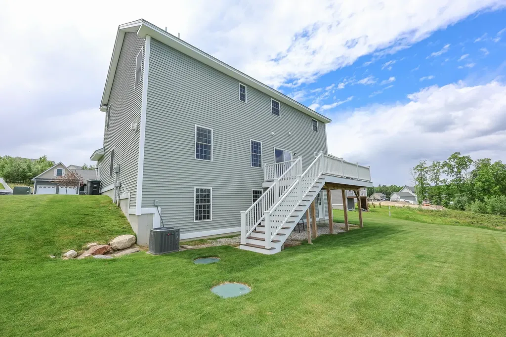 142 Brookview Drive Hooksett NH 03106
