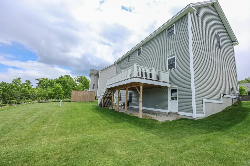142 Brookview Drive Hooksett NH 03106