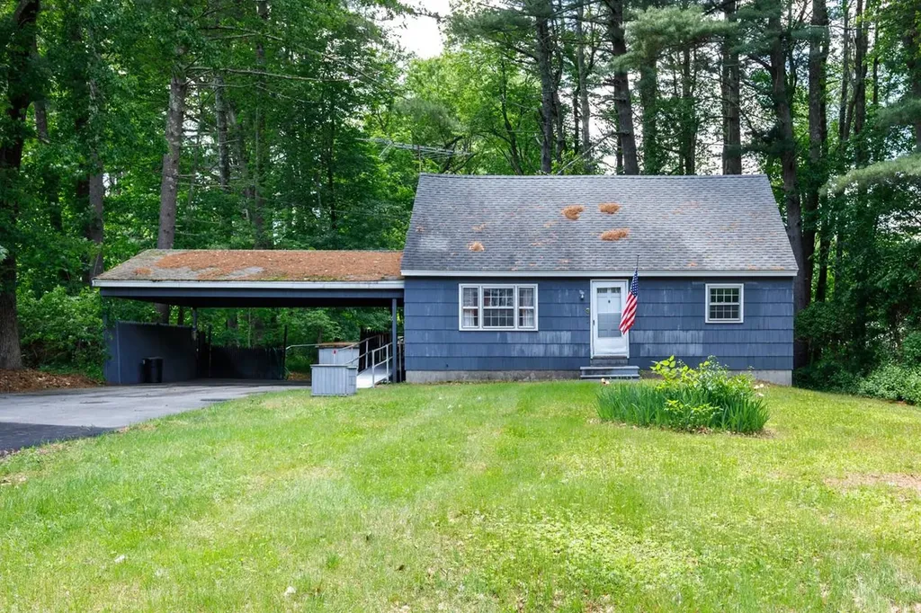 3 Madison Avenue Pelham NH 03076