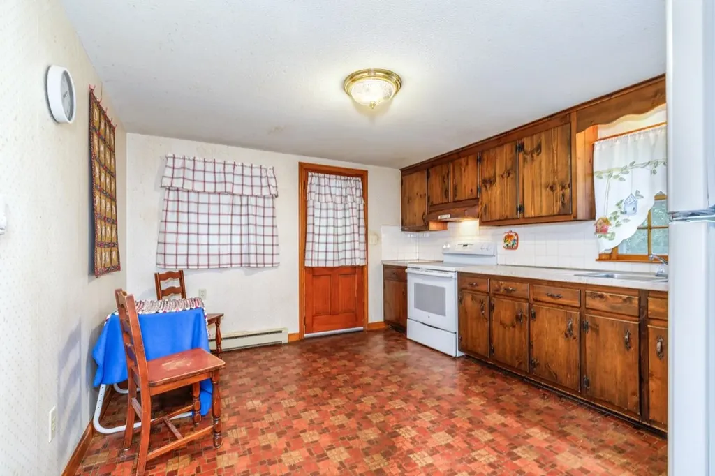 3 Madison Avenue Pelham NH 03076
