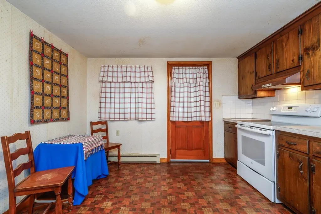 3 Madison Avenue Pelham NH 03076
