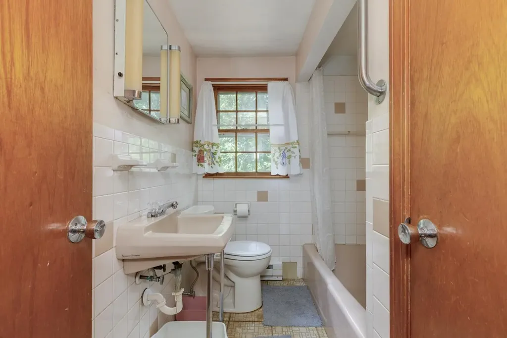 3 Madison Avenue Pelham NH 03076
