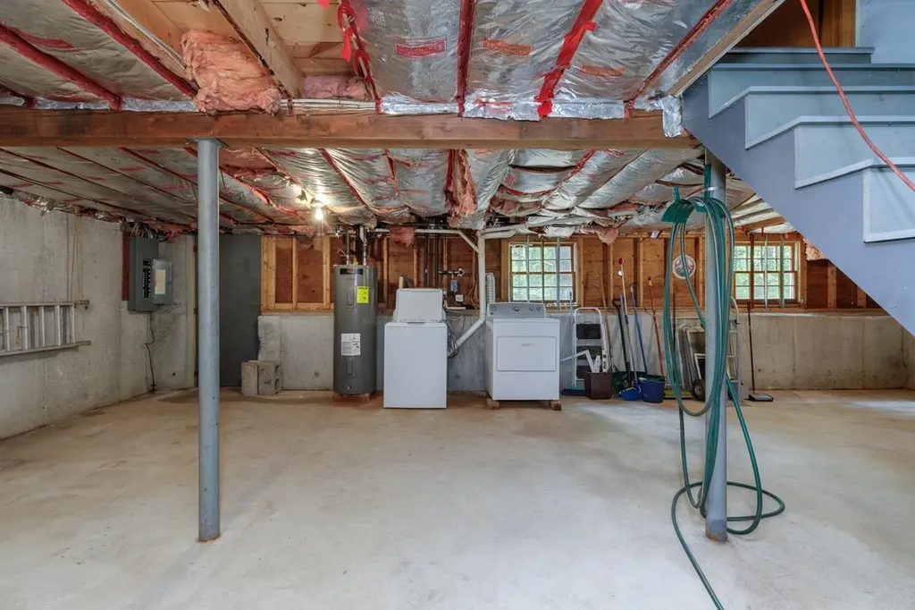 3 Madison Avenue Pelham NH 03076