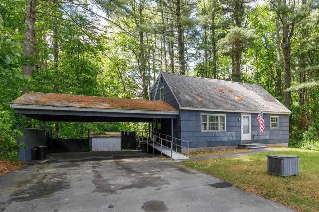 3 Madison Avenue Pelham NH 03076