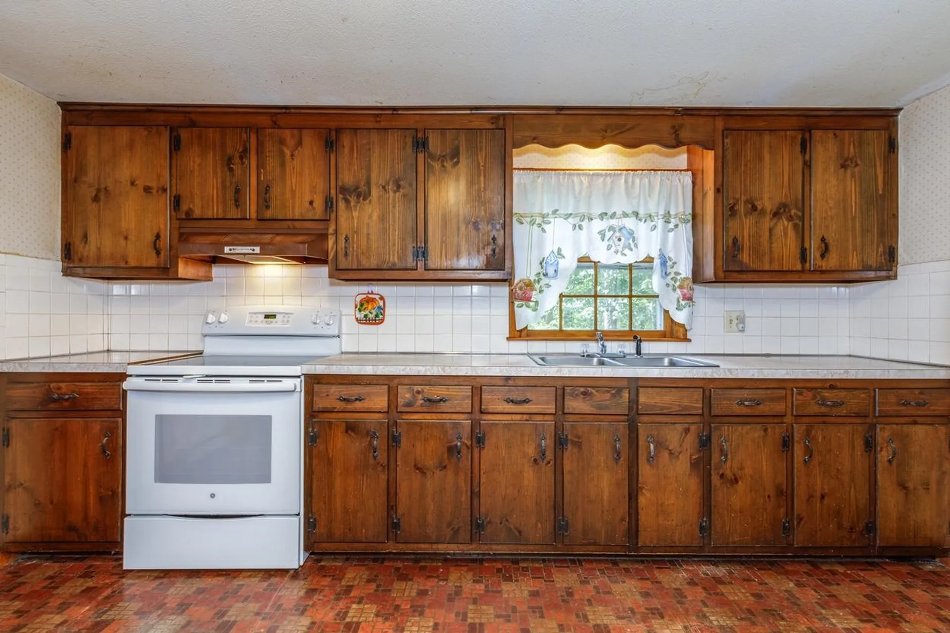 3 Madison Avenue Pelham NH 03076