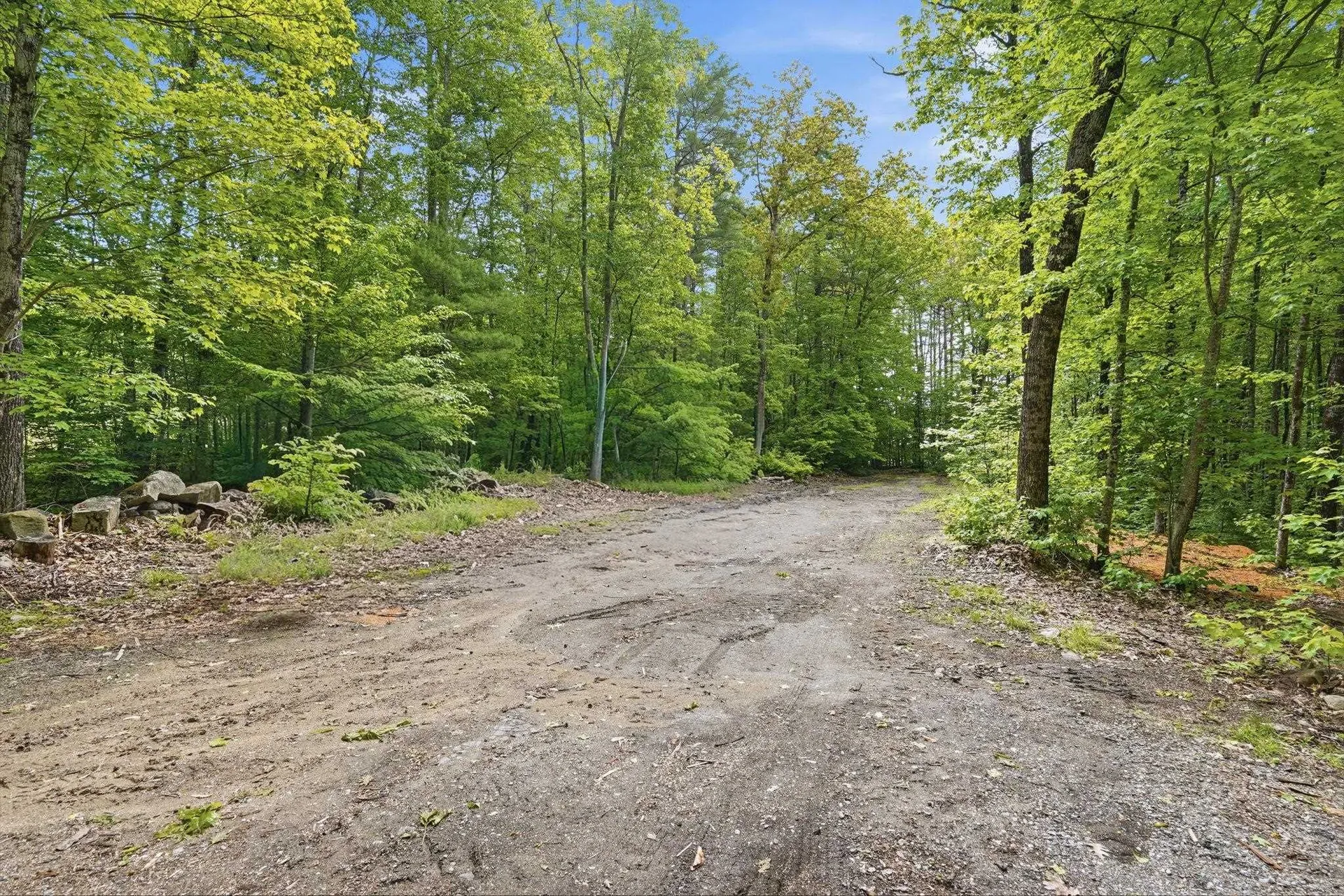 7077 Shaker Road Loudon NH 03307