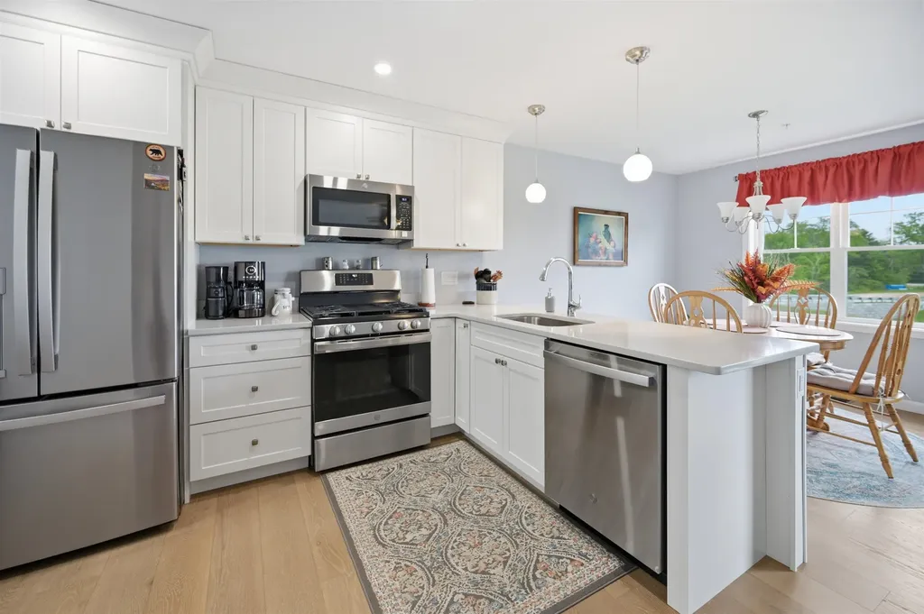 4 Autumn Lane Raymond NH 03077