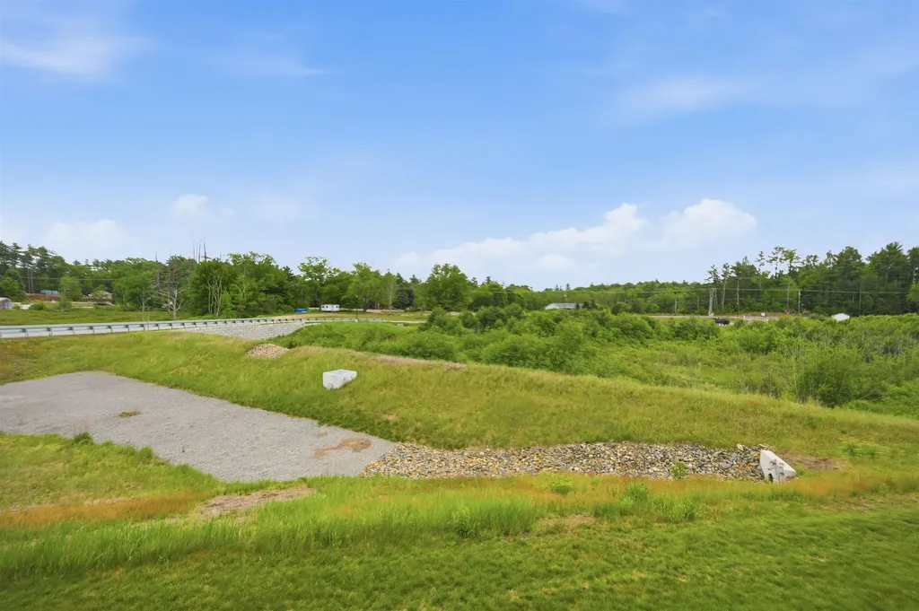 4 Autumn Lane Raymond NH 03077
