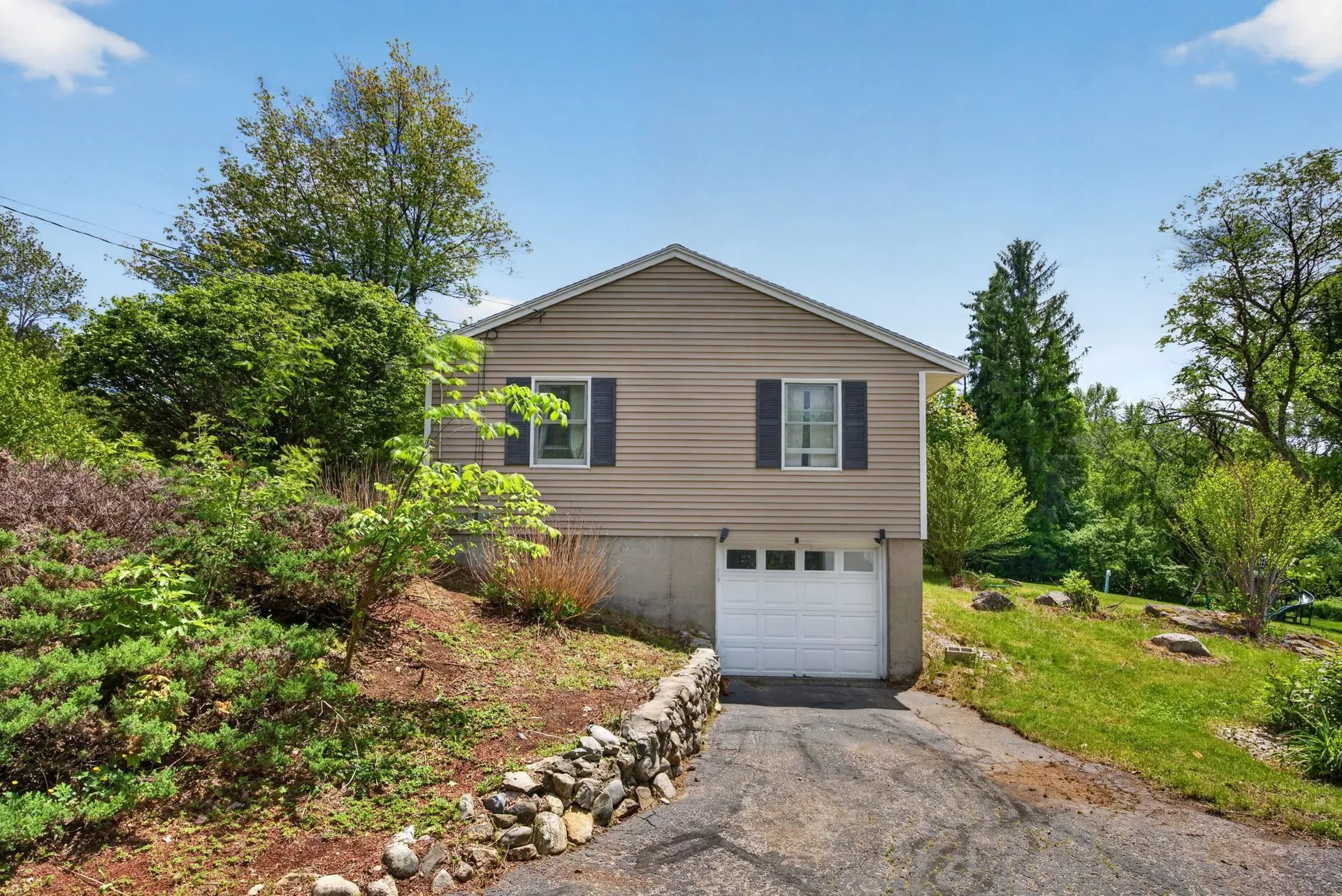 1 Newell Drive Derry NH 03038