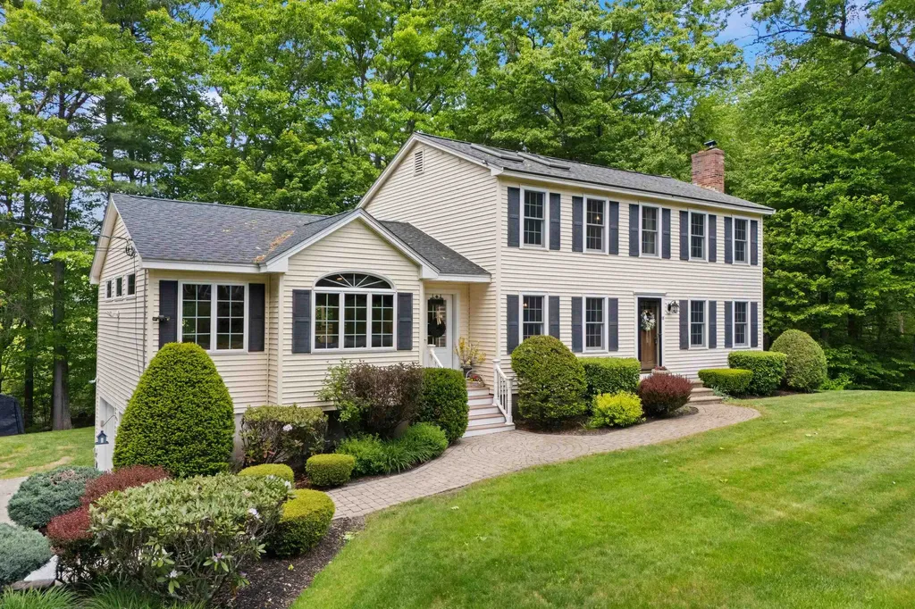 18 Paul Avenue Derry NH 03038