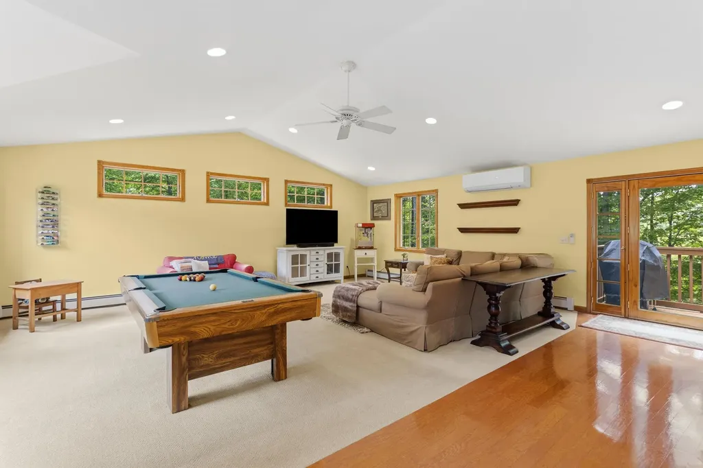 18 Paul Avenue Derry NH 03038