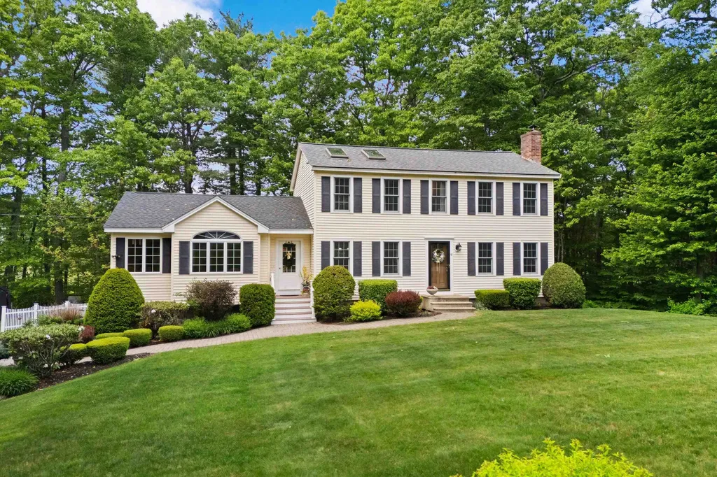 18 Paul Avenue Derry NH 03038