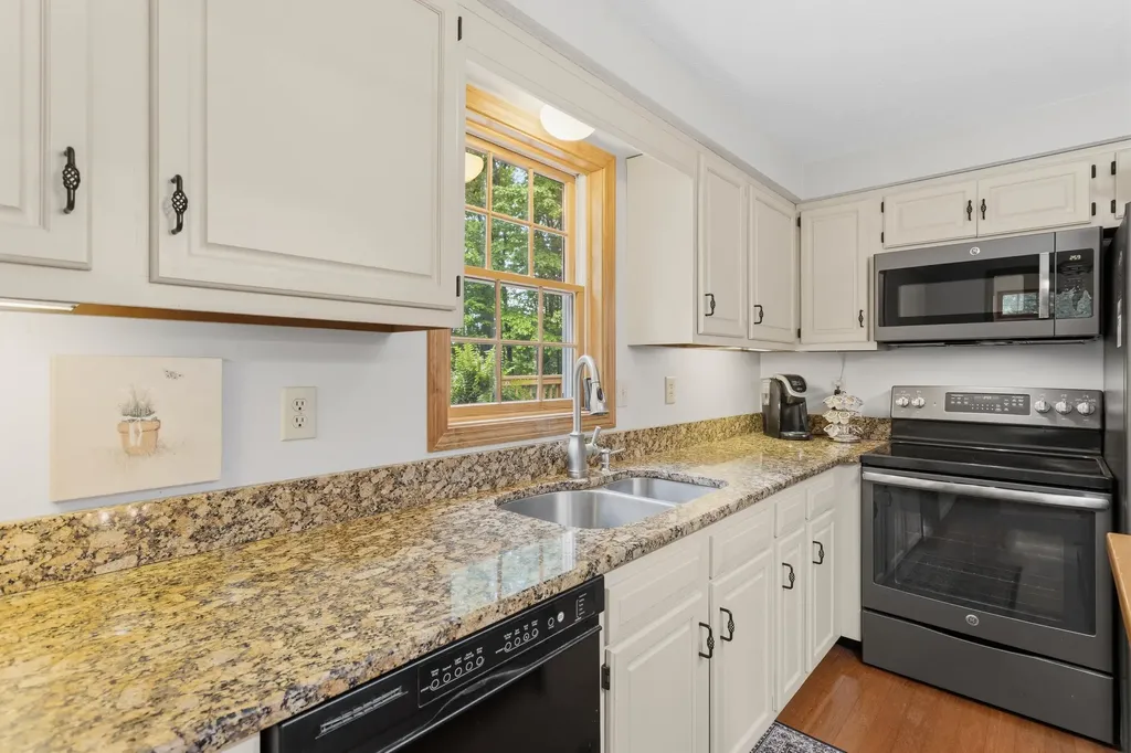 18 Paul Avenue Derry NH 03038