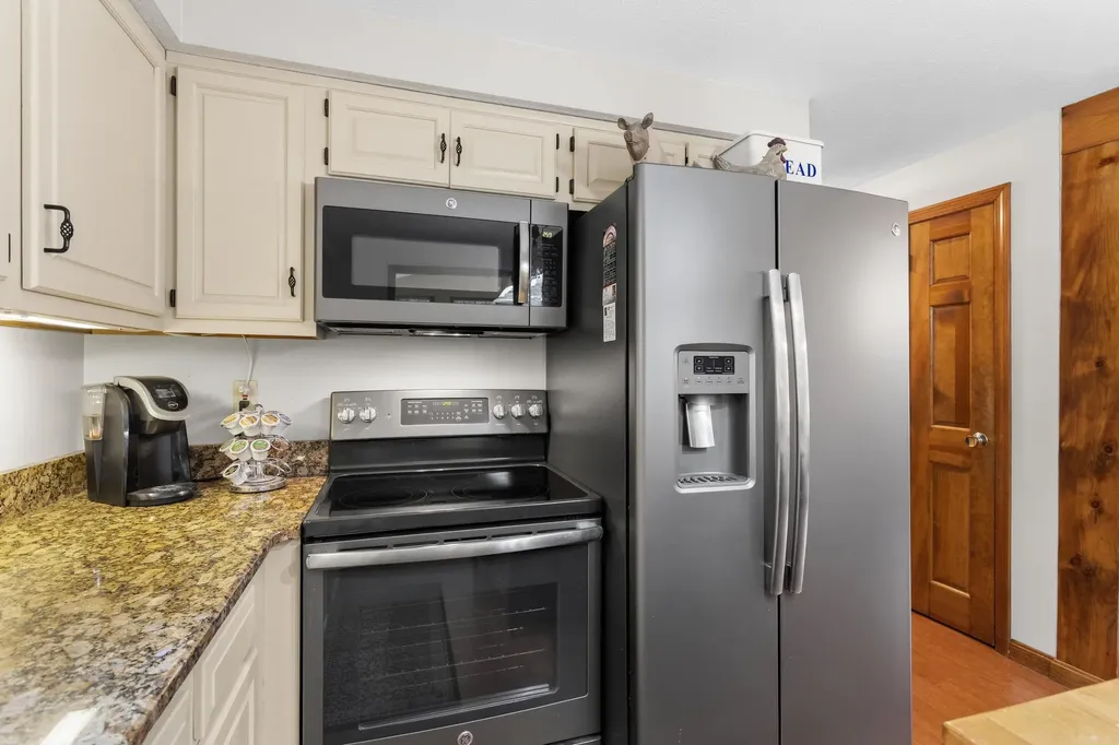 18 Paul Avenue Derry NH 03038