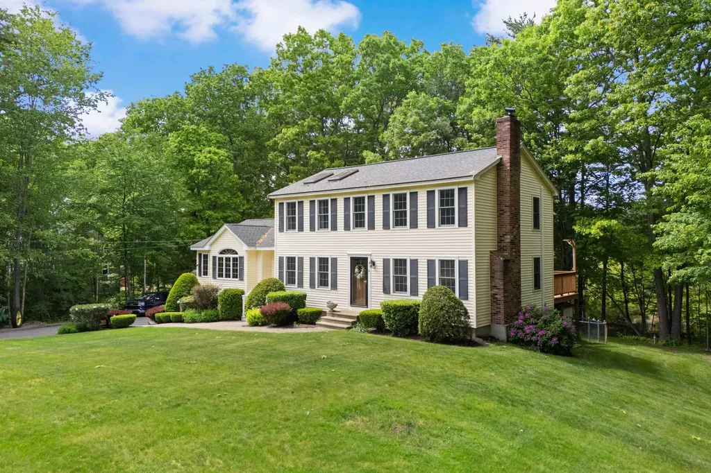 18 Paul Avenue Derry NH 03038