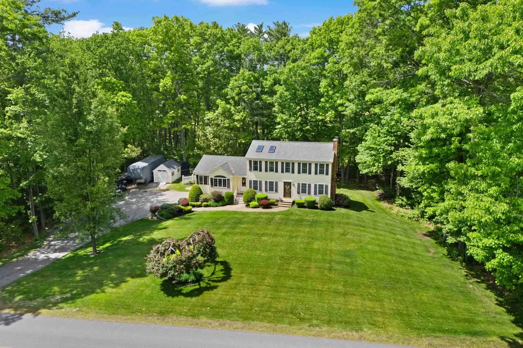 18 Paul Avenue Derry NH 03038