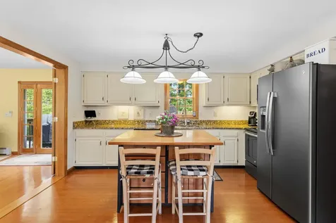 18 Paul Avenue Derry NH 03038