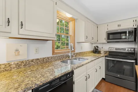 18 Paul Avenue Derry NH 03038