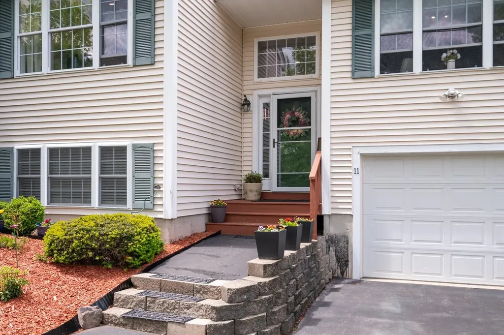 11 Nathaniel Drive Raymond NH 03077
