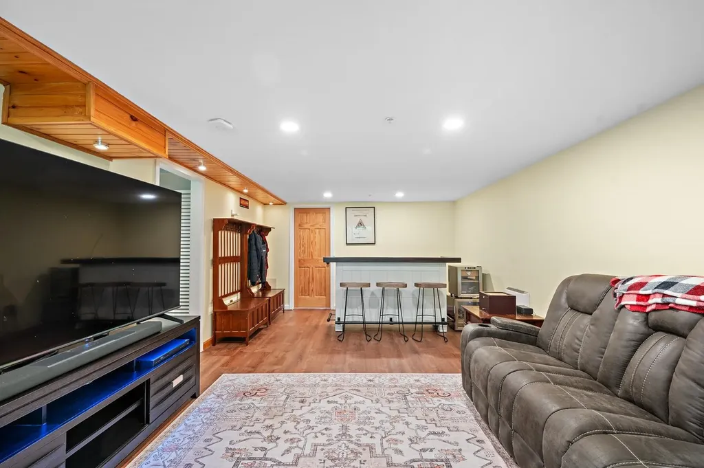 11 Nathaniel Drive Raymond NH 03077