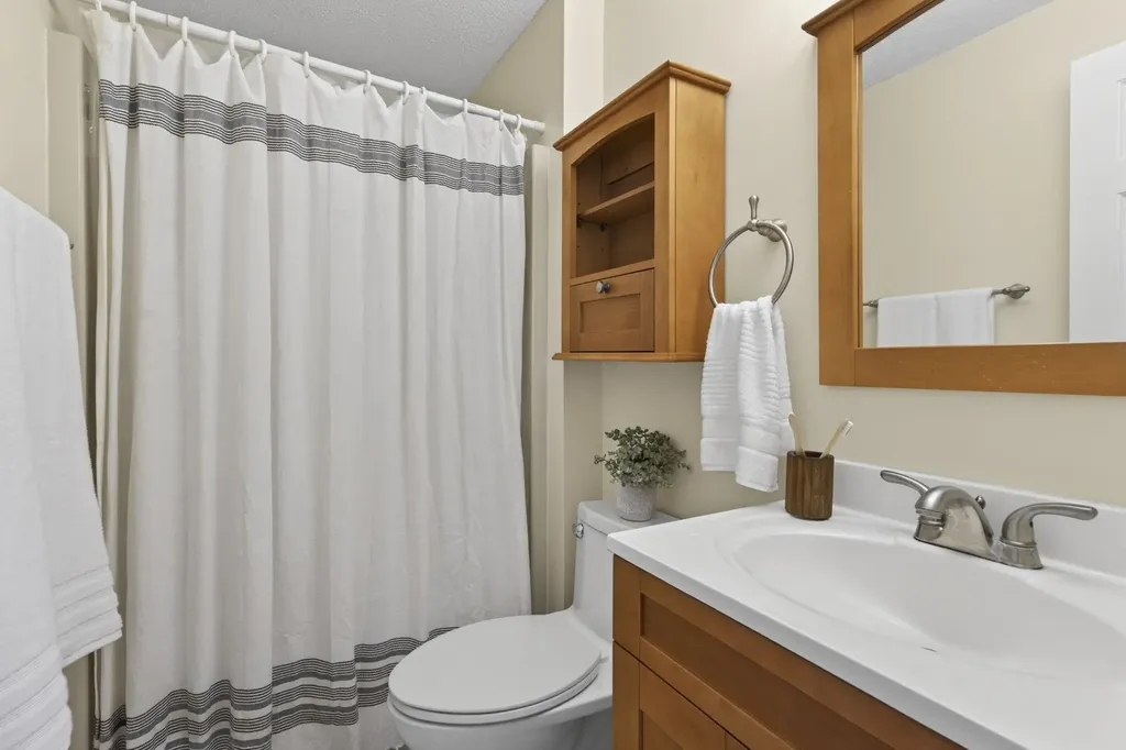 37 Stacey Circle Windham NH 03087