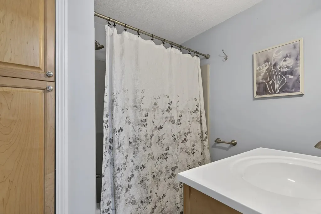 37 Stacey Circle Windham NH 03087