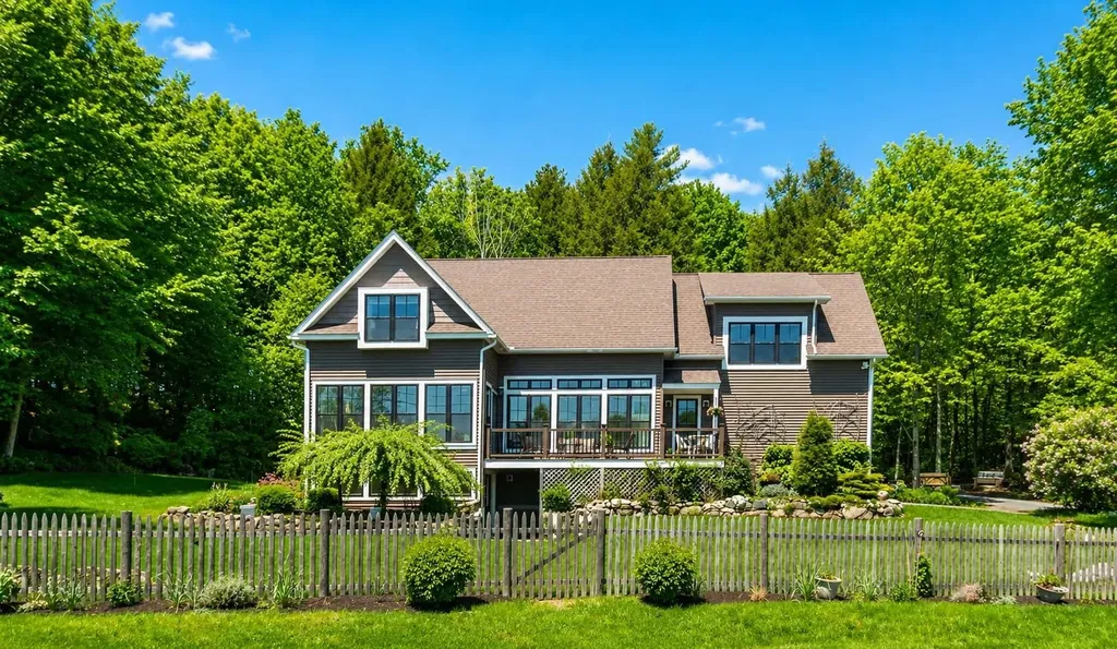 9 Ice House Road New London NH 03257