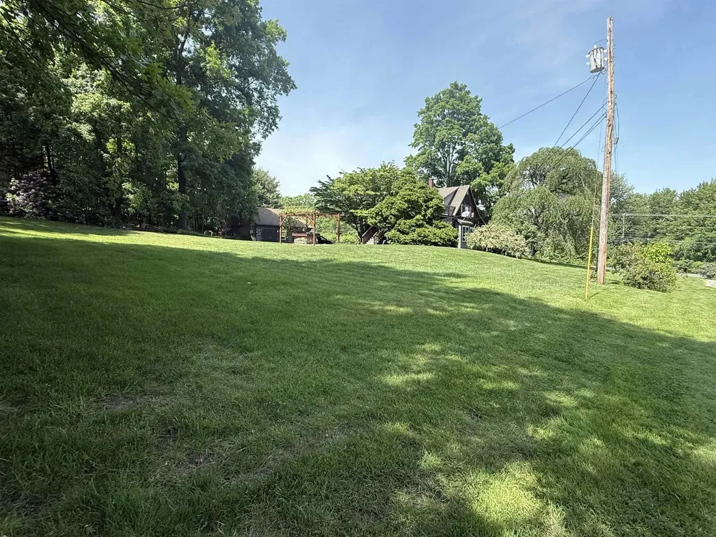 195 Rockingham Road Derry NH 03038