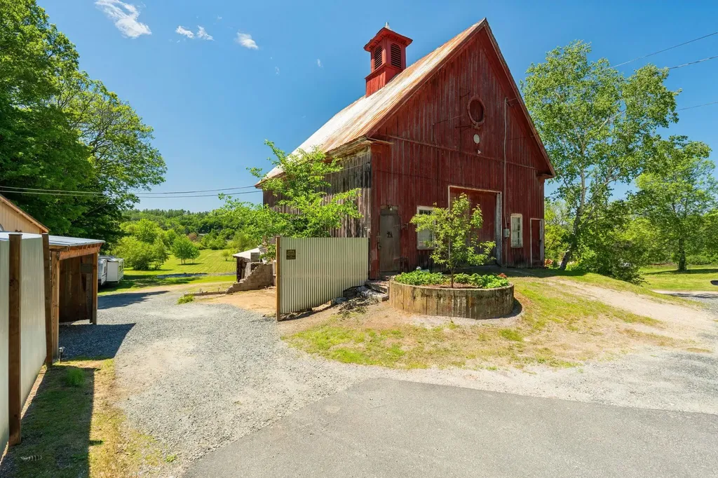 3 Breakneck Road Newport NH 03773