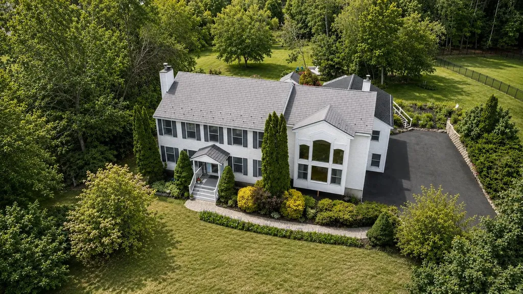 7 Longview Circle Pelham NH 03076
