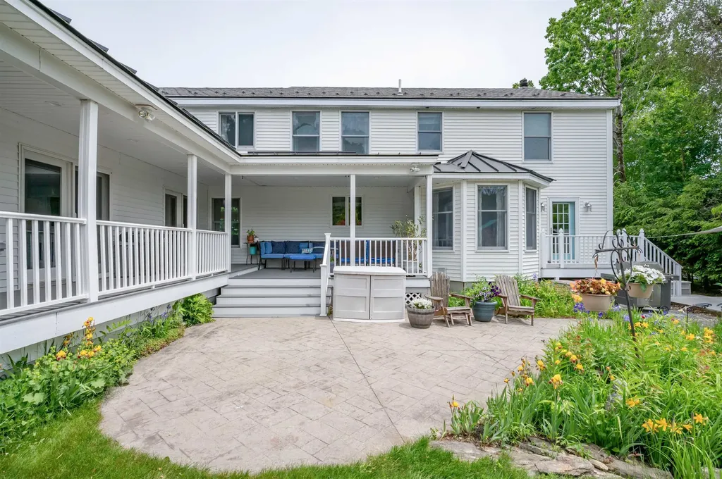7 Longview Circle Pelham NH 03076