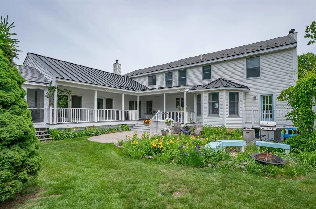 7 Longview Circle Pelham NH 03076