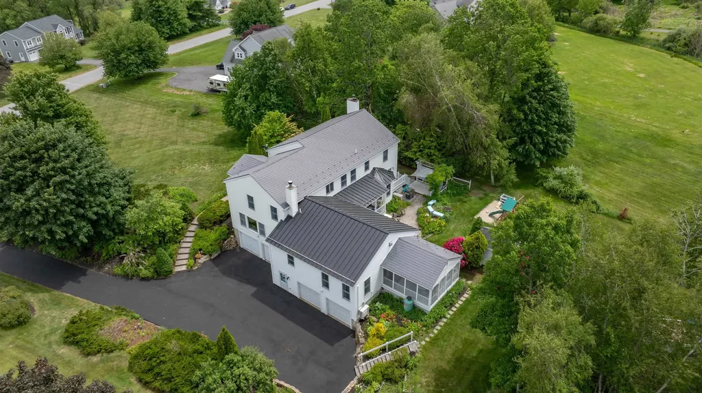 7 Longview Circle Pelham NH 03076