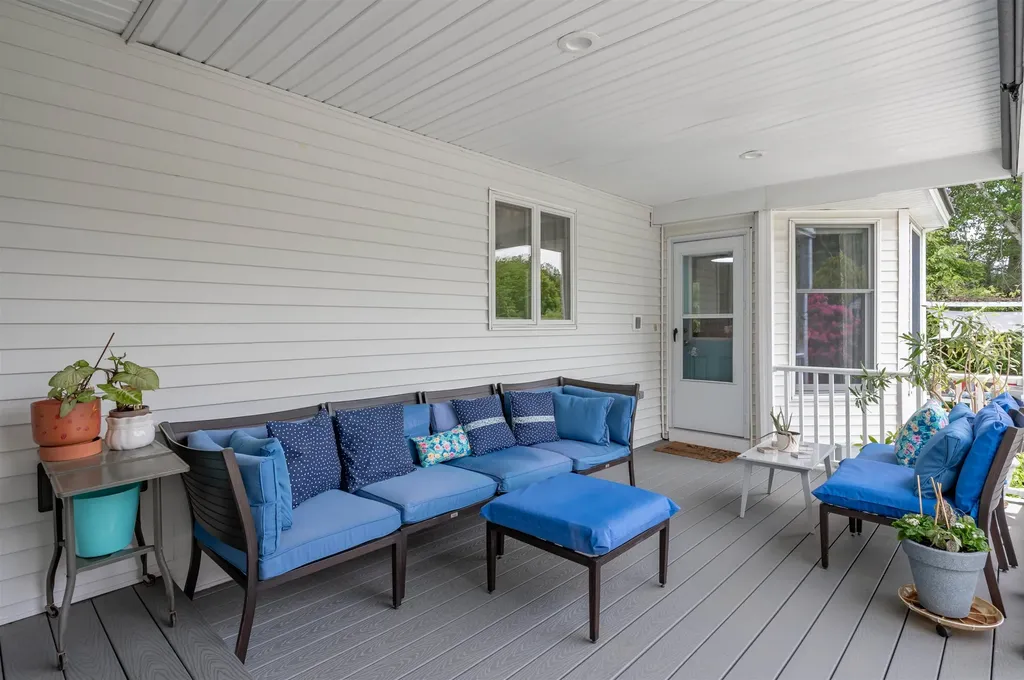 7 Longview Circle Pelham NH 03076