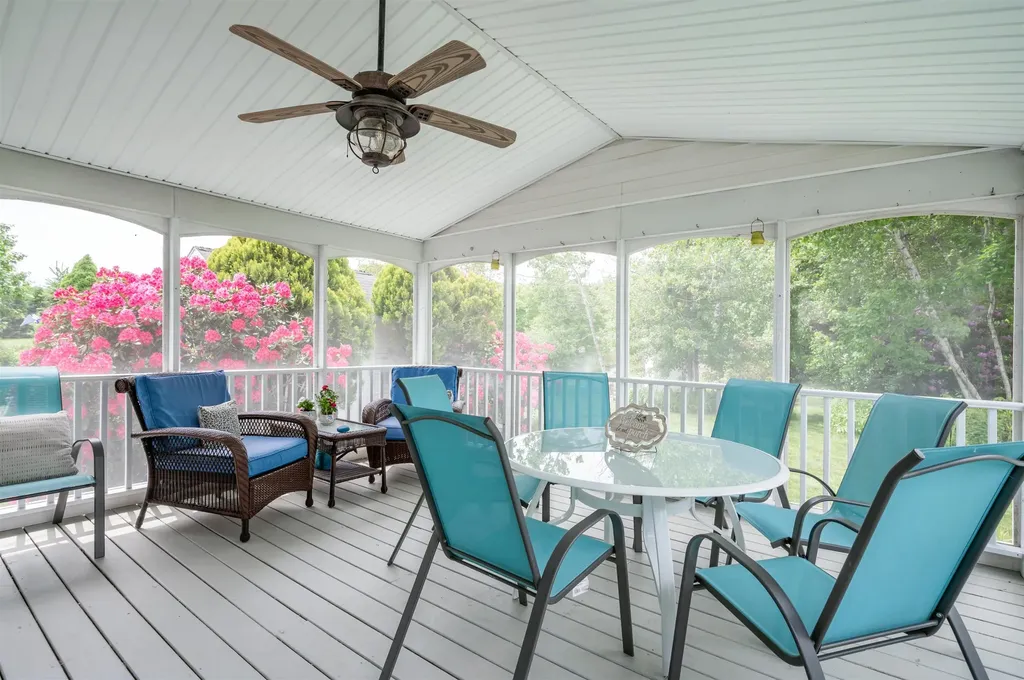 7 Longview Circle Pelham NH 03076